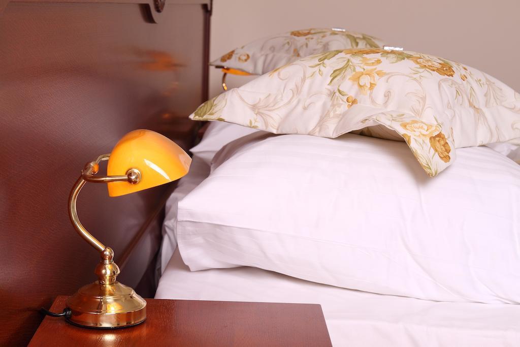 Zdroj Wojciech Aparthotel Lądek-Zdrój Rum bild